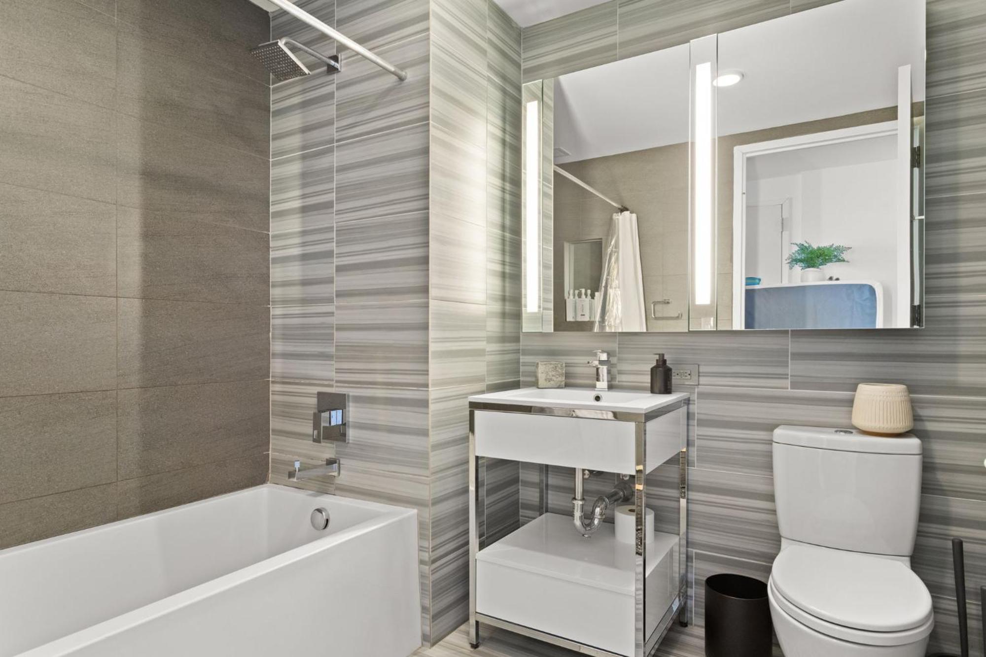 Stunning Luxe 1bd 1bath Apartment *